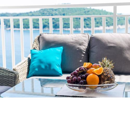 Apartments Lazarin - Two Bedroom Apartment with Balcony and Sea View 1 Veliki