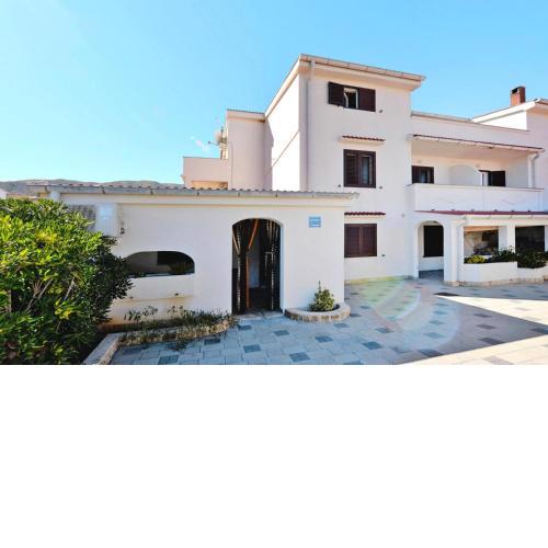 Apartments Lidija Pag close to the beach