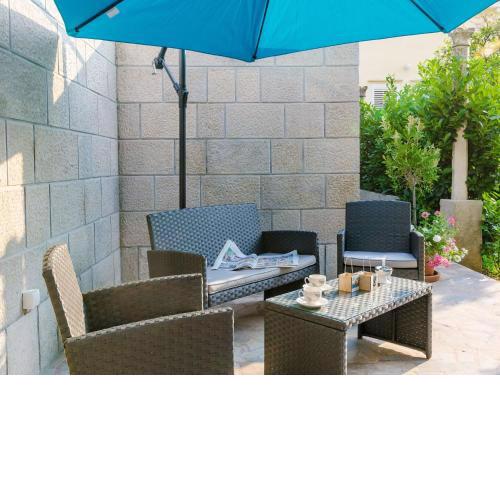 Apartments L&M - Studio Apartment with Terrace Vlahini