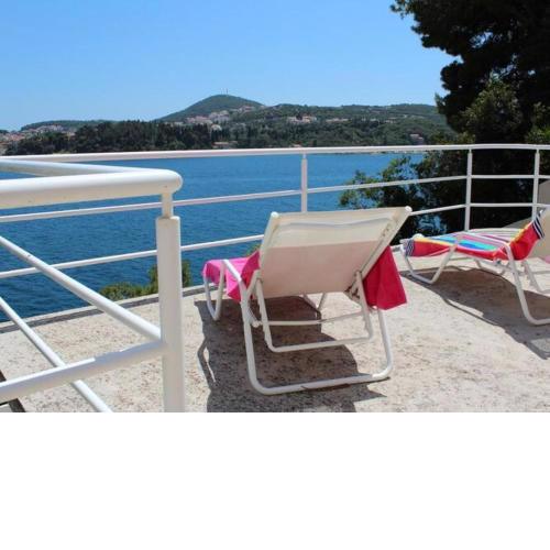 Apartments Lozica - Comfort Studio Apartment with Terrace and Sea View