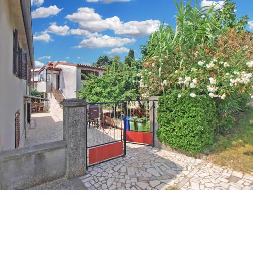 Apartments Luciano 1728