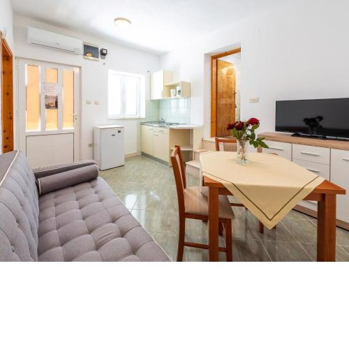 Apartments Lucija - One Bedroom Apartment with Terrace