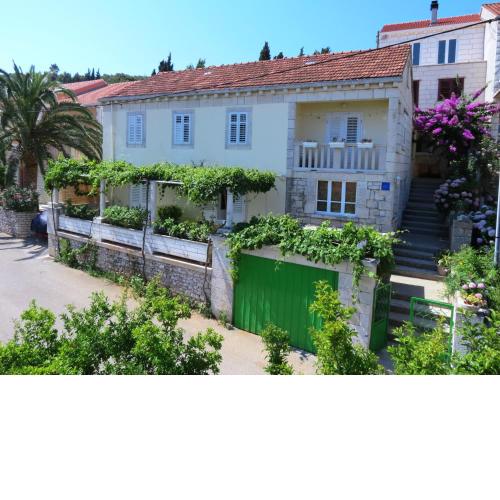 Apartments Lumbarda