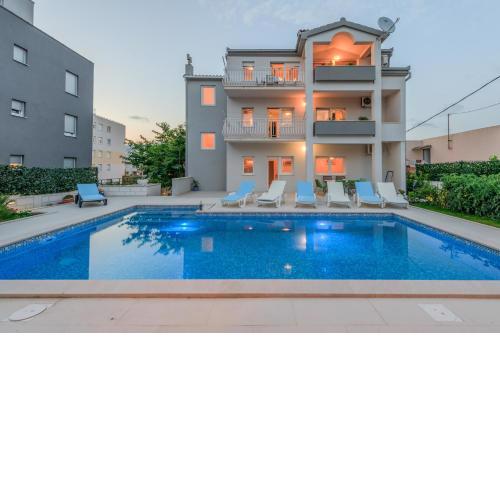 Apartments Maestral