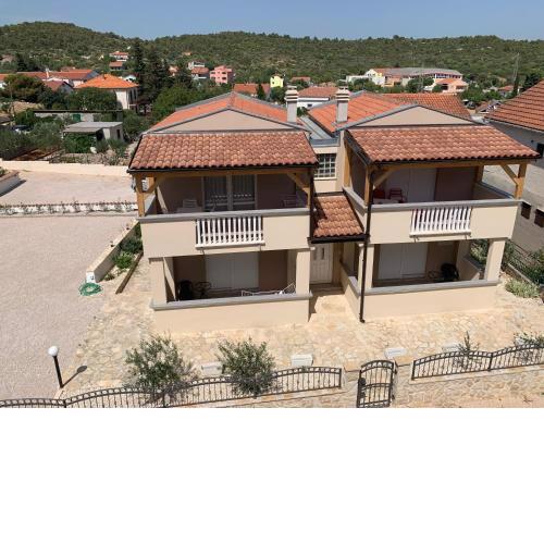 Apartments Mais Tisno