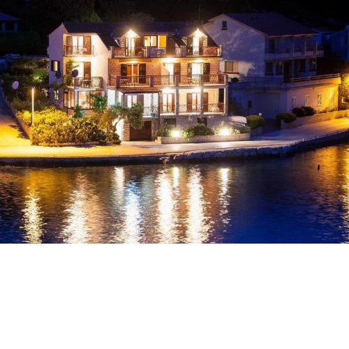Apartments Malo Lago