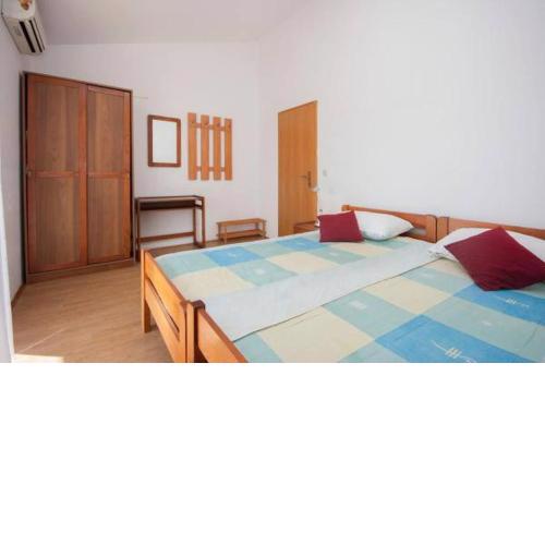 Apartments Maretic
