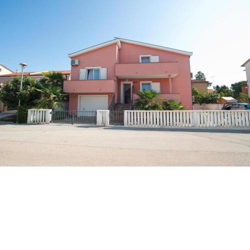 Apartments Maric with parking