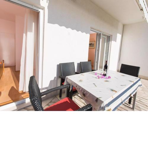 Apartments Masteli - Three Bedroom Apartment with Terrace and Sea View