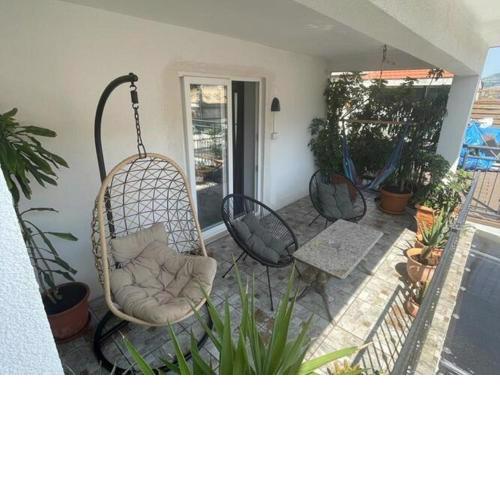 Apartments Mavi - Studio Apartment with Terrace and City View