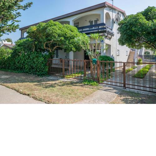 Apartments Mira