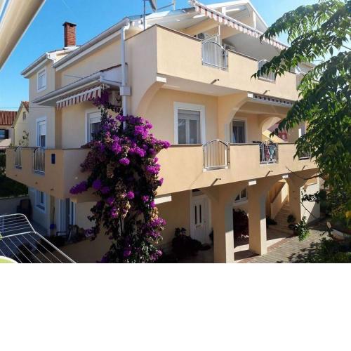 Apartments Mira