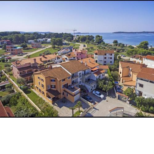 Apartments Mirjan 2000
