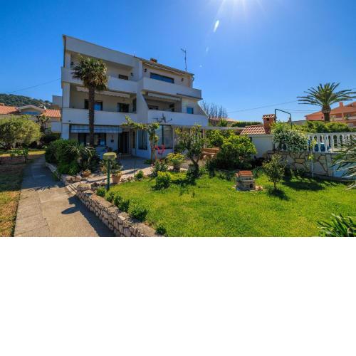 Apartments Near the sea Barbat