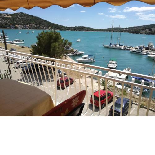 Apartments Nera Tisno