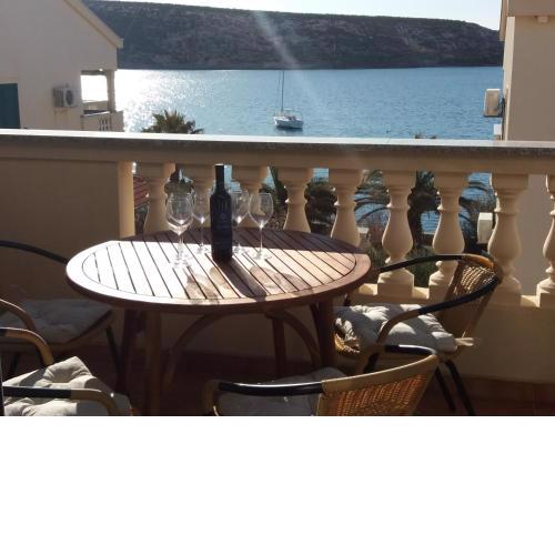 Apartments next to sea Maris