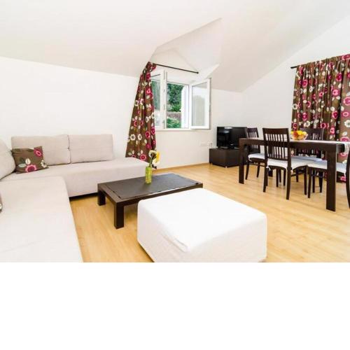 Apartments Nikola - One Bedroom Apartment with two Balconies and Sea View Relax