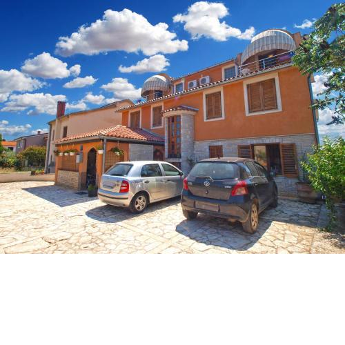 Apartments Orange 709