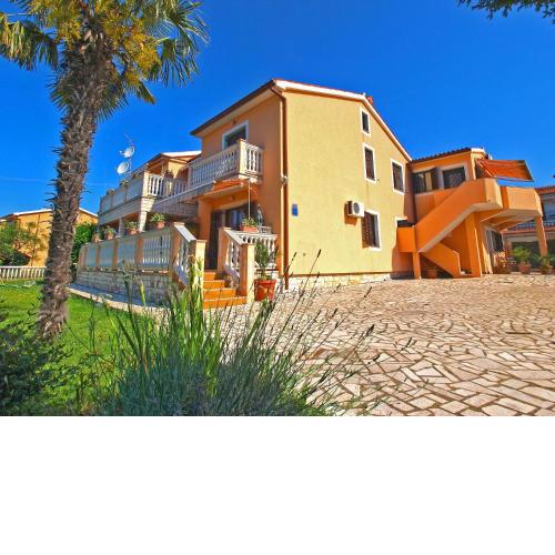 Apartments Orange 768