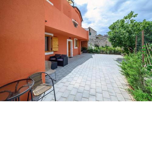 Apartments Orsula near old town
