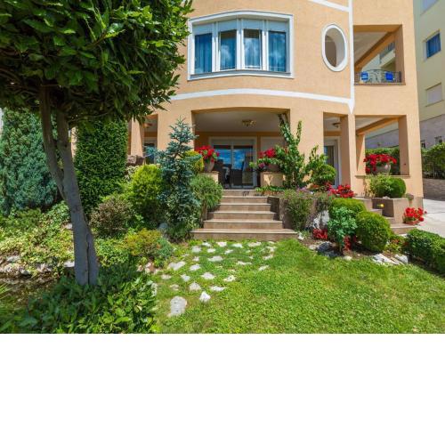 Apartments Pekera