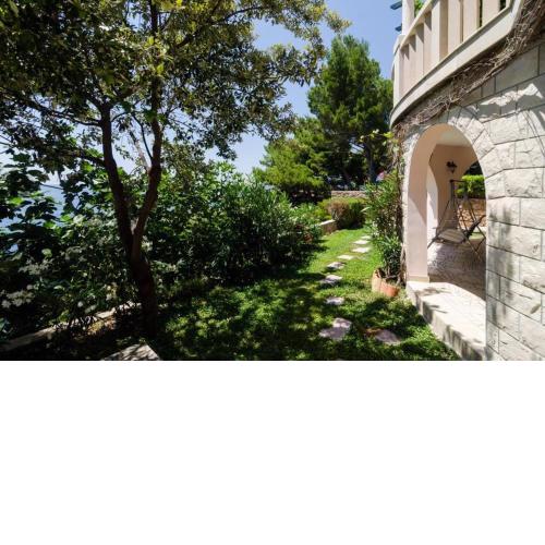 Apartments Plavac Mali