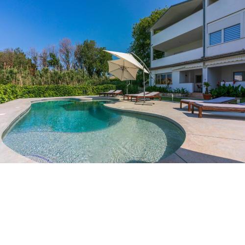 Apartments Pool