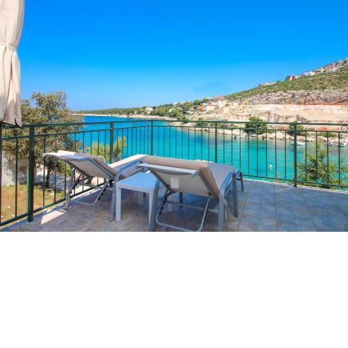 Apartments Roko with sea view 1273