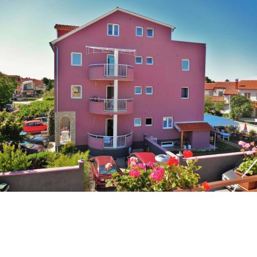 Apartments & Rooms Nikolić