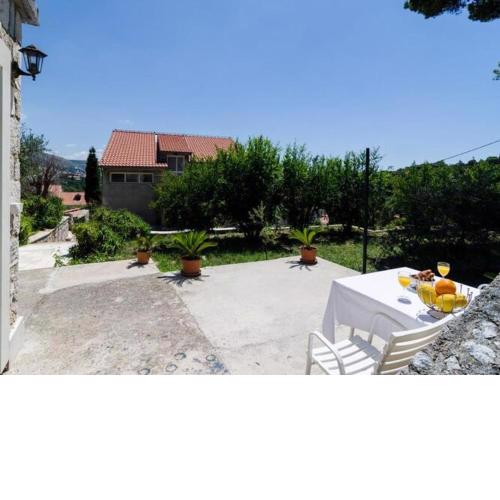 Apartments & Rooms Tapera- Comfort One-Bedroom Apartment with Terrace and Garden View