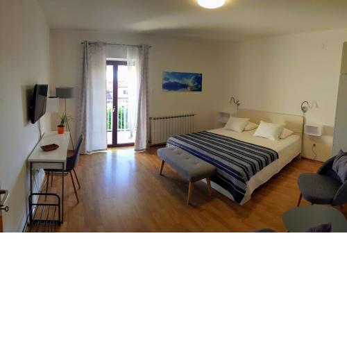 Apartments & Rooms Tom