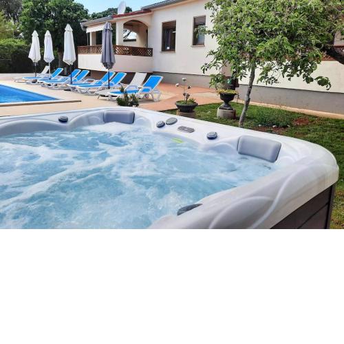 Apartments Rudez - pool - jacuzzi