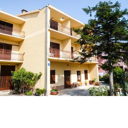 Apartments Šarić