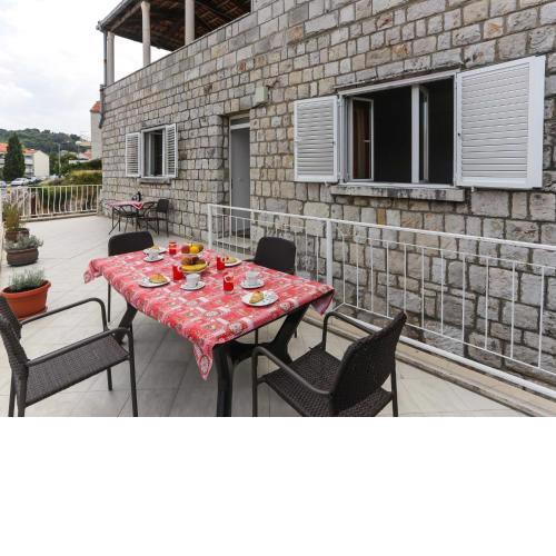 Apartments Sisic - Two Bedroom Apartment with Terrace