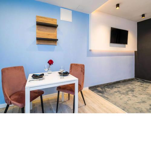 Apartments Tayra - Modern studio apartment with balcony BR2