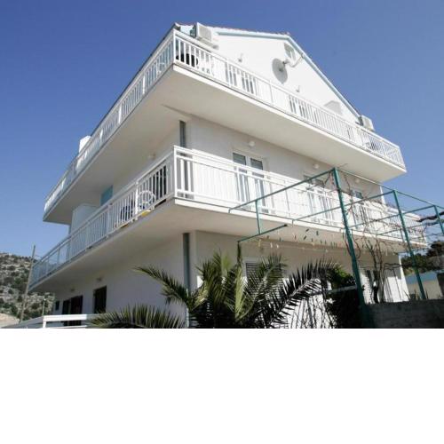 Apartments Trogrlić