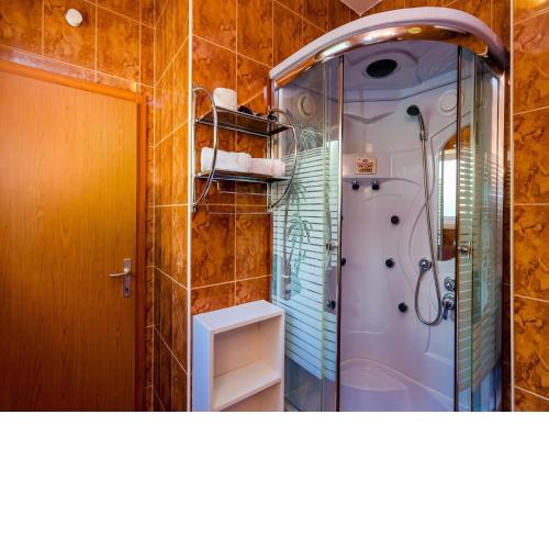 Apartments Villa Aura - Comfort Studio Apartment 8 with shared swimming pool