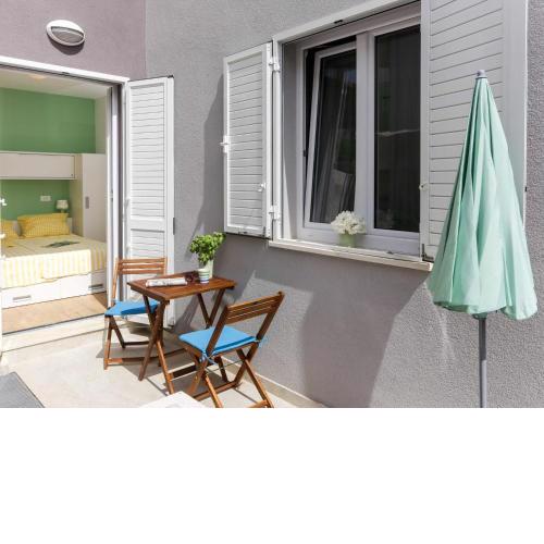 Apartments Villa Karmen - One-Bedroom Apartment with Terrace Olive
