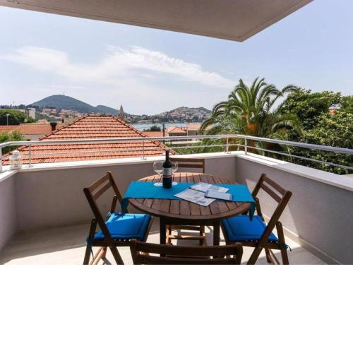 Apartments Villa Karmen - Two-Bedroom Apartment with Balcony and Sea View Lu i