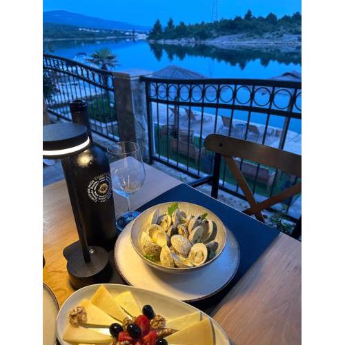 Apartments & Villa Tisno