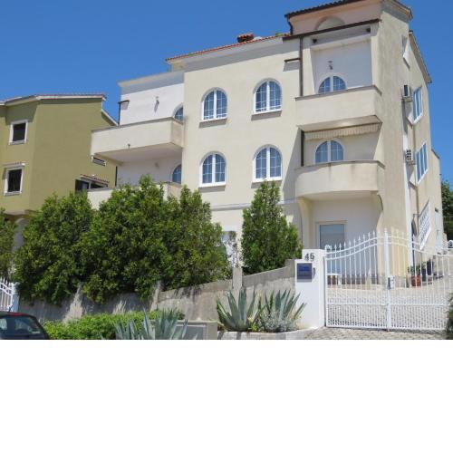 Apartments Villa Urbajs