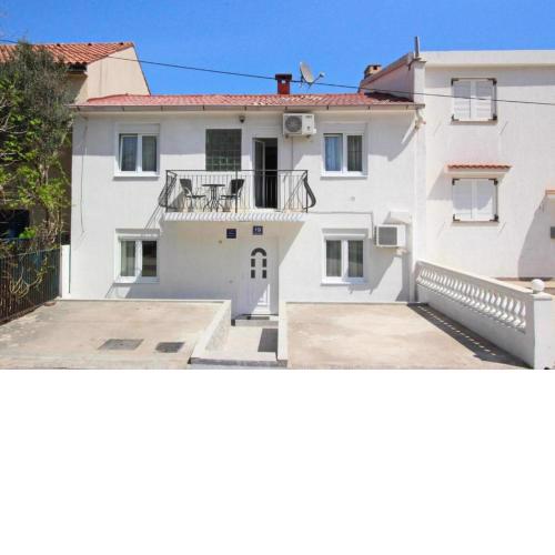 Apartments with a parking space Baska, Krk - 19490