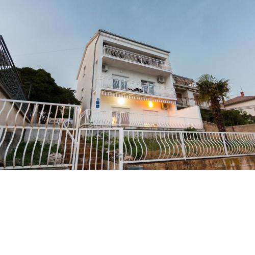 Apartments with a parking space Crikvenica - 16788