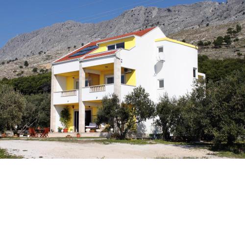 Apartments with a parking space Duce, Omis - 2778