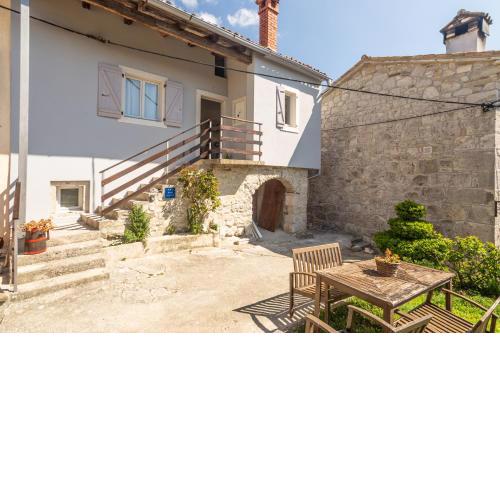 Apartments with a parking space Hum, Central Istria - Sredisnja Istra - 17921