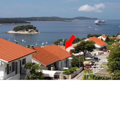 Apartments with a parking space Hvar - 8769