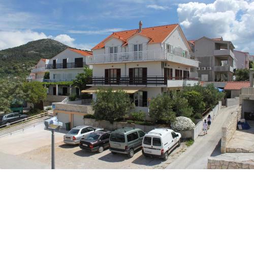 Apartments with a parking space Hvar - 8794