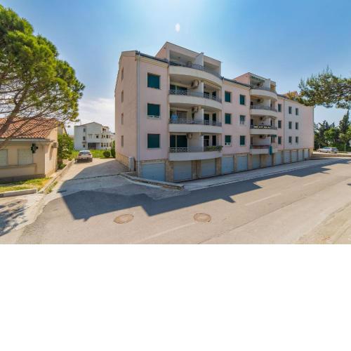 Apartments with a parking space Kastel Gomilica, Kastela - 15563