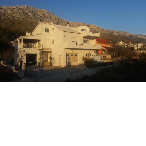 Apartments with a parking space Kastel Gomilica, Kastela - 15696