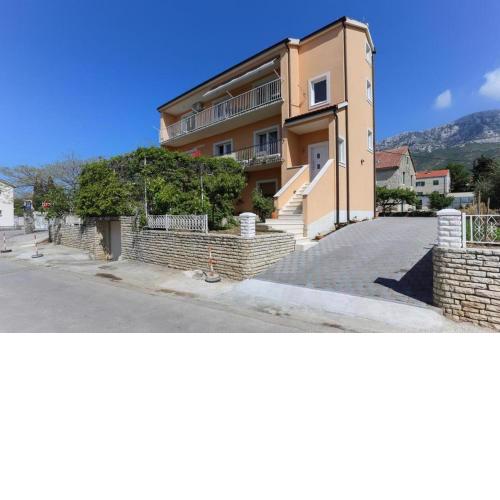 Apartments with a parking space Kastel Gomilica, Kastela - 20245
